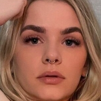 Olivia Clarke Desnuda