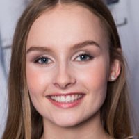 Olivia DeJonge Desnuda