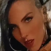 Pedra Parker Desnuda