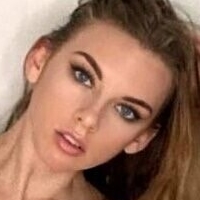 Riah Rose Desnuda