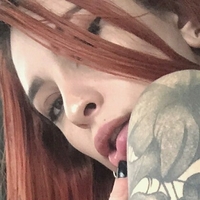 Riley Red Desnuda