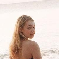 Sadie Calvano Desnuda