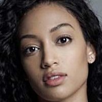 Samantha Logan Desnuda