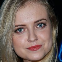 Sasha Strunin Desnuda