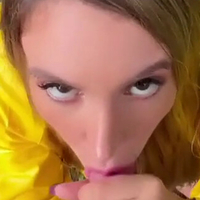 Scarlet Benz Desnuda