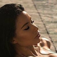 Shenizh Desnuda