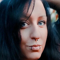 Skelli Desnuda