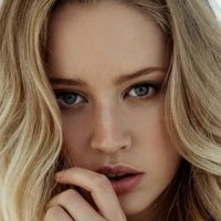 Sonja Van Heerden Desnuda