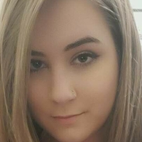 stellz Desnuda