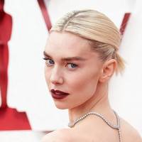 Vanessa Kirby Desnuda