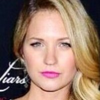 Vanessa Ray Desnuda