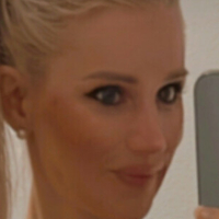 Viki Benz Desnuda