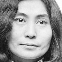 Yoko Ono Desnuda