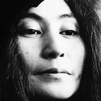 Yoko Desnuda