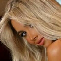Yulia Ruskovski Desnuda